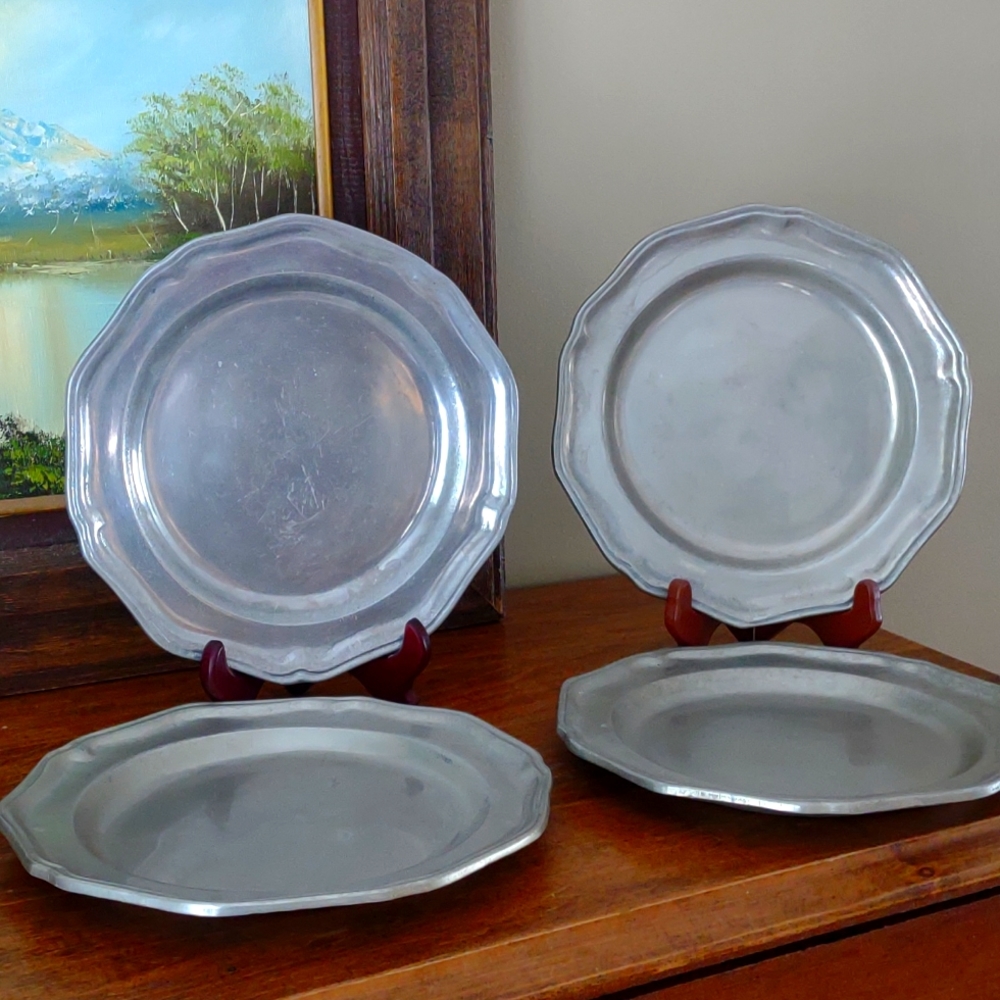 Vintage Wilton RWP Scalloped Plates